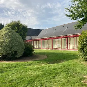 Les Voisins Beaucemaine Hotel